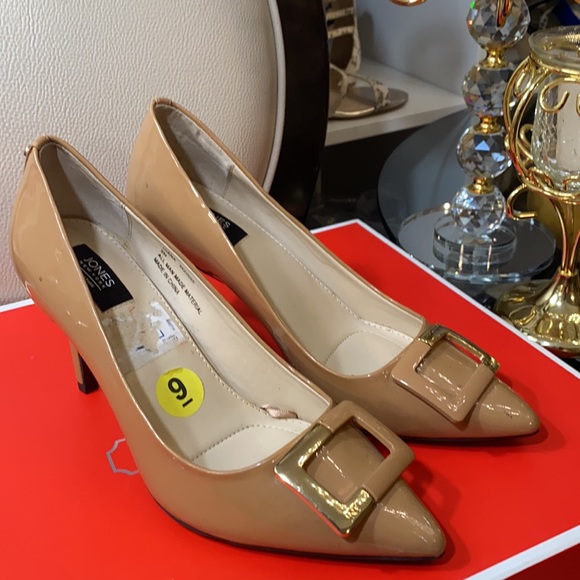Jones New York high Heel fairly used in good condition . - Picture 2 of 11